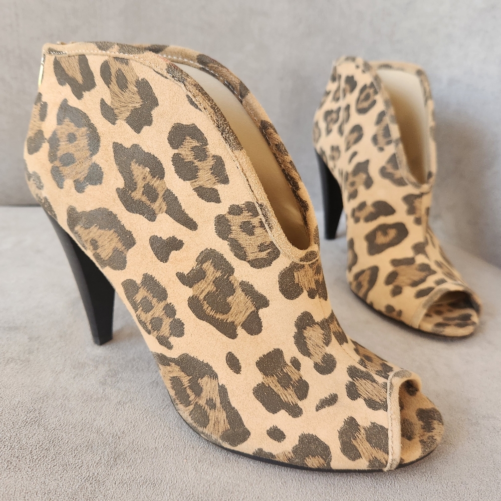 Vince Camuto Heeled Booties 9.5 Tan Leather Amber Leopard Print Peep Toe Shootie